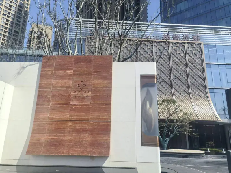 Blueway สนับสนุนประสบการณ์ว่ายน้ำบนที่สูงที่โรงแรม Changsha Poly Juizhou Noya